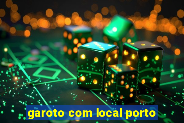 garoto com local porto